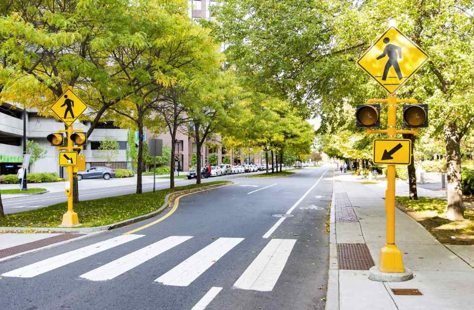A Guide to Using Sidewalk Signs to Drive Foot Traffic and Guide Pedestrians